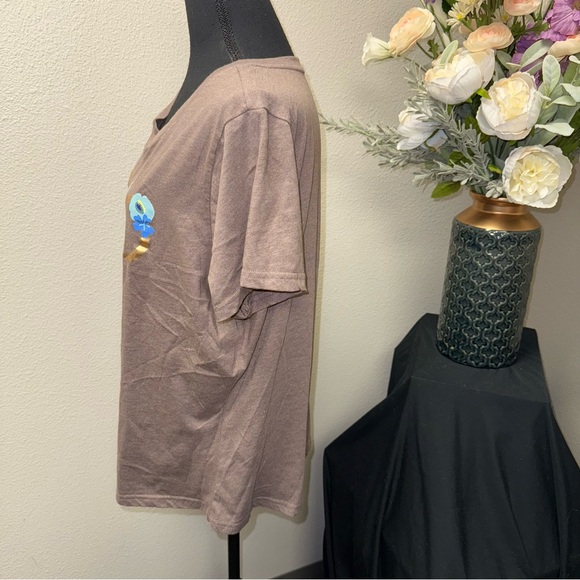 Aéropostale Sport Floral Logo V-Neck Tee Taupe Brown Size 1X - Picture 2 of 6